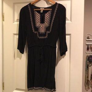 Embroidered dress size M